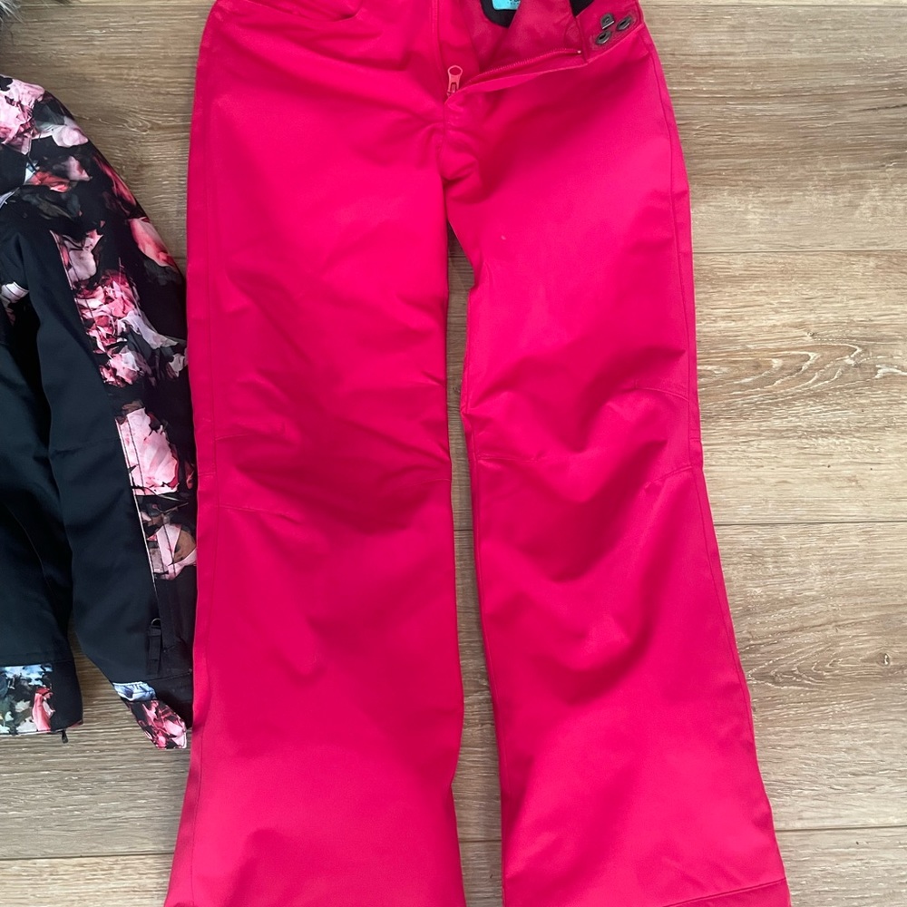 Brand new Roxy Girls 10 jacket and pants